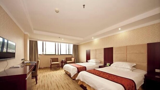 A hotel room with two beds, a desk, a TV, and a large window. - Lijing Hostel (Fuzhou)