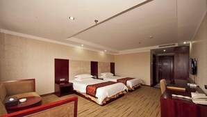 A hotel room with two beds, a desk, a chair, and a small seating area. - Lijing Hostel (Fuzhou)