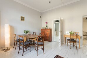 Dining - Cosy Quiet  Apartment Close to the Sea and Parks (Helsinki)
