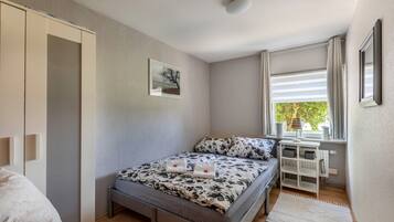 3 bedrooms, iron/ironing board, free WiFi, bed sheets