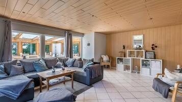 Televisie en een open haard