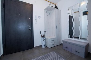 1 habitación, tabla de planchar con plancha, wifi y ropa de cama