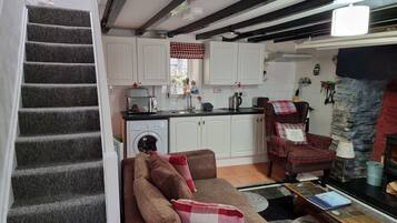 TV, fireplace, stereo