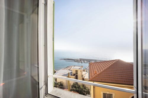 Appartement de vacances dans la vieille ville avec vue sur la mer et jardin partagé