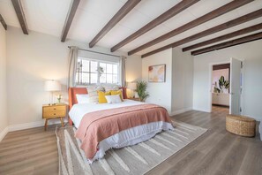 4 soverom, strykejern/-brett, wi-fi og sengetøy