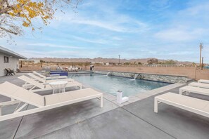 Pool - Exquisite Villa: Pool, Spa & Gorgeous 360 Views! (Twentynine Palms)