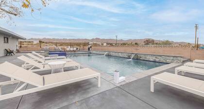 Exquisite Villa: Pool, Spa & Gorgeous 360 Views!