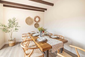 Dining - Exquisite Villa: Pool, Spa & Gorgeous 360 Views! (Twentynine Palms)