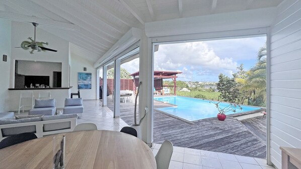 Alberca al aire libre 