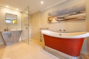 Hair dryer, towels - Boycott House, Cromer, Norfolk (Cromer)