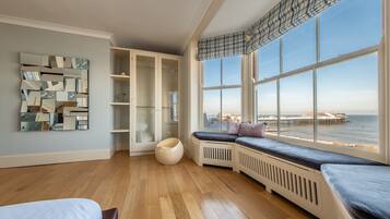 2 bedrooms, iron/ironing board, Internet, bed sheets