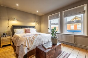 3 bedrooms, iron/ironing board, travel cot, Internet - Norfolk House, Heacham, Norfolk (Heacham)