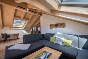 Televisión, reproductor de DVD y estéreo 