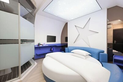 Zhiyoung Theme Hotel (Daqing Xinbaida Dongfeng Middle School)