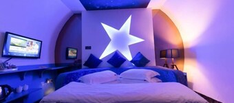 Zhiyoung Theme Hotel (Daqing Xinbaida Dongfeng Middle School)