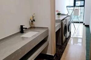 Unclassified image, 3 of 105, button - Bei Cheng Zhi Chun Hotel (Jingmen)