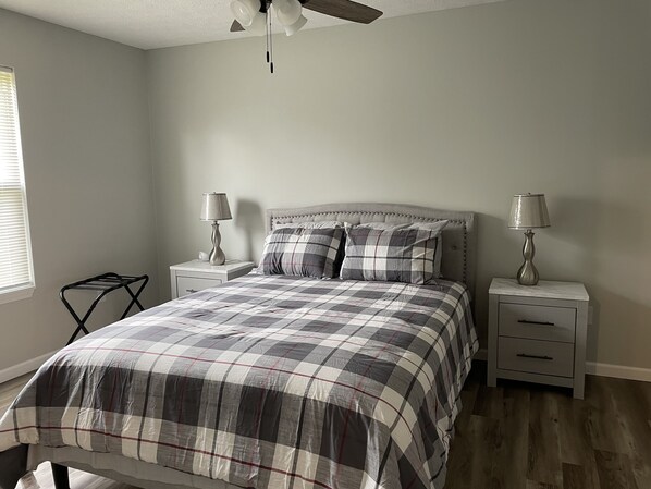 3 bedrooms, desk, iron/ironing board, free WiFi