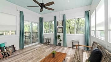 Smart-TV, Kamin, Drucker