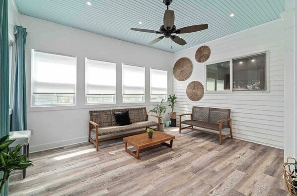 تلفزيون ذكي، مدفأة، طابعة