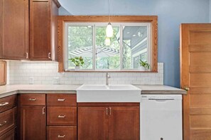 Fridge, microwave, oven, stovetop - Stunning Historic Home WALK to Plaza & Westport! (Kansas City)