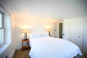 3 bedrooms, desk, iron/ironing board, free WiFi