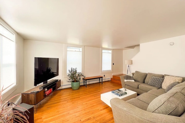 Living Room With 65" Smart TV & Sound System: 1st Floor