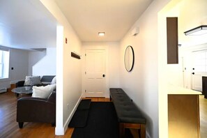 Interior - Beautiful Downtown 3 Bedroom 1 & 1/2 Bath/ High Speed Internet/ Cable / Desk (Morrisville)