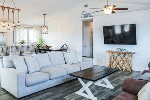 Smart TV, Netflix, Hulu, streaming services