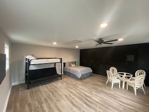4 bedrooms, free WiFi, bed sheets