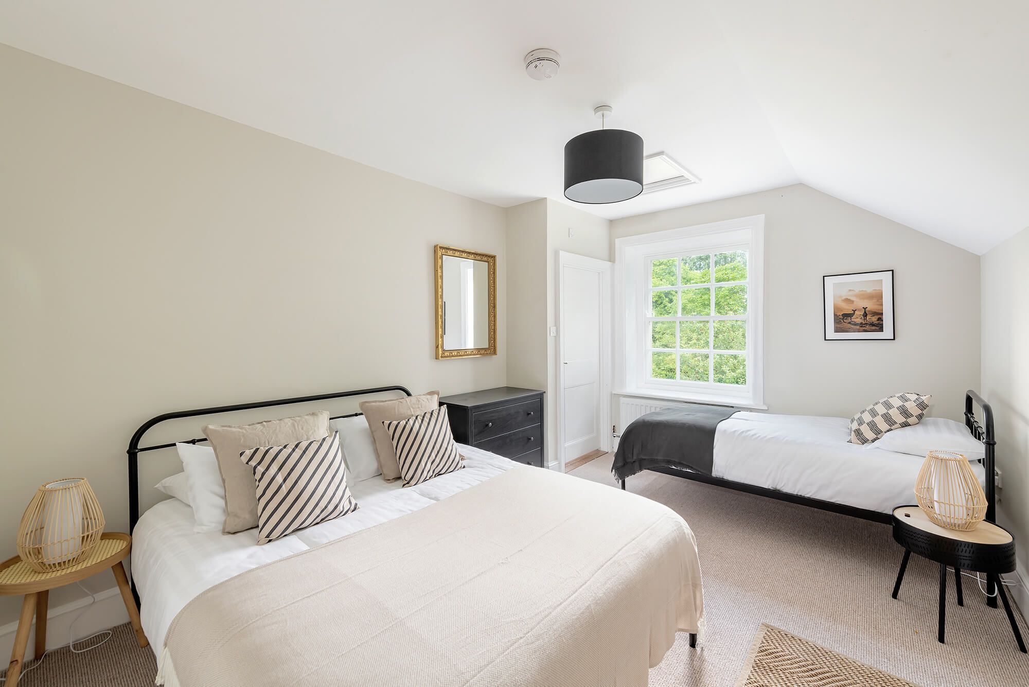 7 Schlafzimmer, hochwertige Bettwaren, Bügeleisen/Bügelbrett