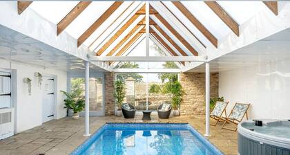 A large group retreat that sleeps 20 guests in 7 bedrooms