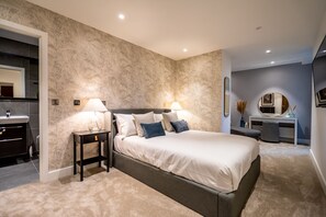 2 chambres, fer et planche à repasser, accès à Internet