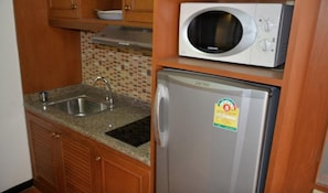 Condo, 1 Bedroom | Private kitchen