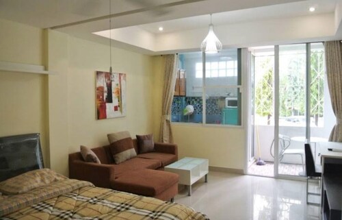 Spanish Place F1 R103