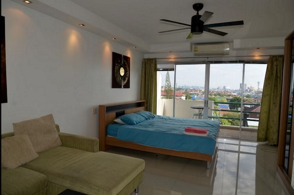 Room, 1 Bedroom | Living room - Pattaya Plaza Floor 6 (Pattaya)