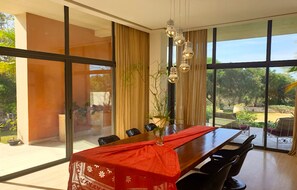 5 bedrooms, iron/ironing board, travel crib