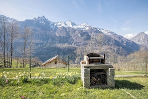 Property grounds - Apartment "La Mansarda di Chiara e Silvio" close to Skiing Area with Mountain View (Trasquera)