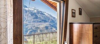 Apartment "La Mansarda di Chiara e Silvio" close to Skiing Area with Mountain View