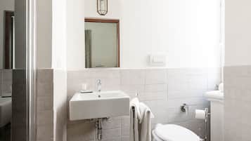 Quarto, 4 quartos | Banheiro