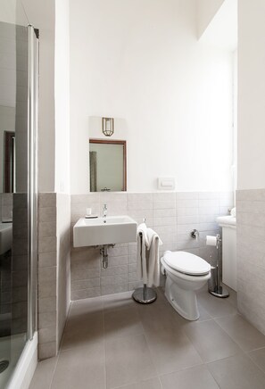 Room, 4 Bedrooms | Bathroom - Room-rome Center Room Classic Suite (Rome)