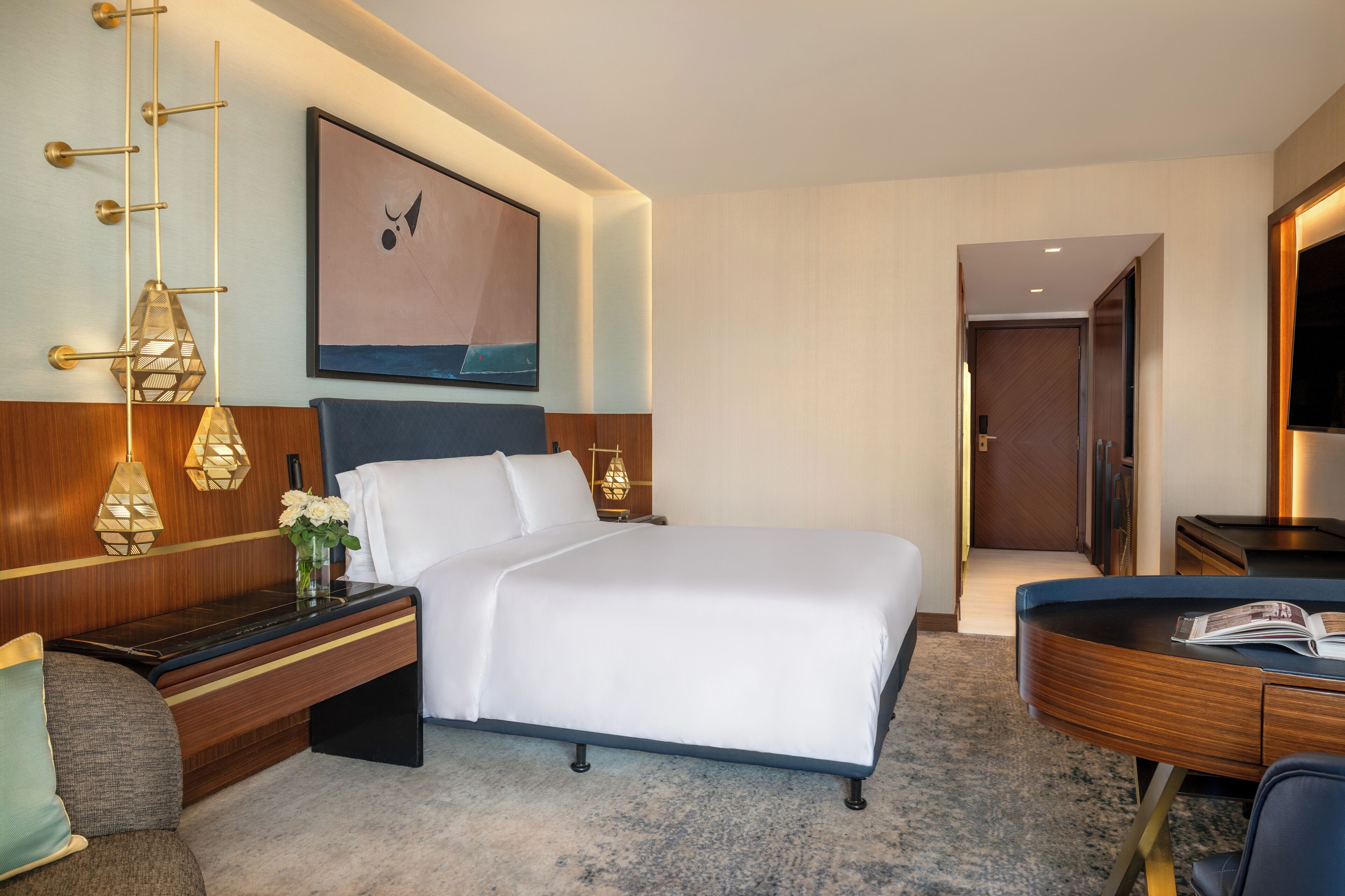 Executive Room, 1 King Bed, Club lounge access | 1 bedroom, Egyptian cotton sheets, premium bedding, minibar