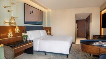 Executive Room, 1 King Bed, Club lounge access | 1 bedroom, Egyptian cotton sheets, premium bedding, minibar