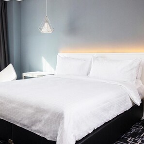 Kamer, 1 slaapkamer, toegankelijk voor mindervaliden, roken | 1 slaapkamer, een bureau, verduisterende gordijnen, geluiddichte muren