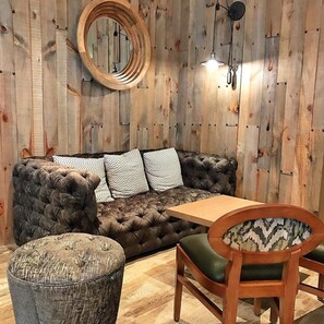 Room, 1 Bedroom, Accessible, Smoking | Living area
