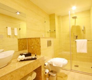 Camera, 1 camera da letto, accessibile ai disabili, fumatori | Bagno | Set di cortesia gratuito