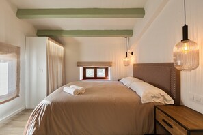 10 bedrooms, free WiFi, bed sheets