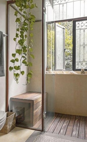 Dusche, Haartrockner, Handtücher, Seife