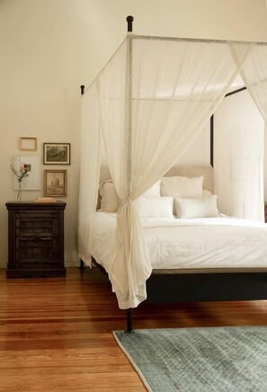 3 bedrooms, desk, iron/ironing board, WiFi