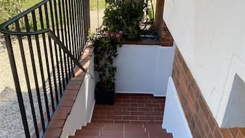 Apartamento, 1 quarto, varanda, vista para o jardim | Fachada