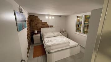 Apartamento, 1 quarto, varanda, vista para o jardim | 2 quartos, ferros/tábuas de passar roupa, Wi-Fi, roupa de cama